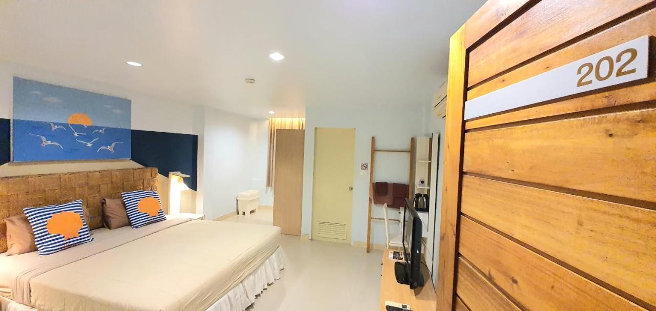 Limburi Hometel Phuket Exterior photo