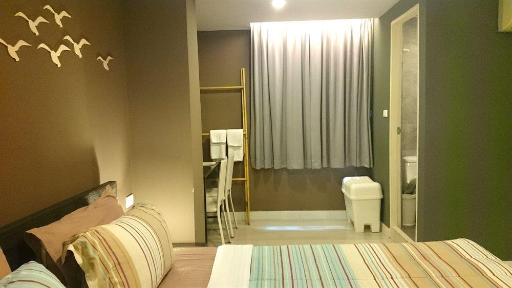 Limburi Hometel Phuket Exterior photo