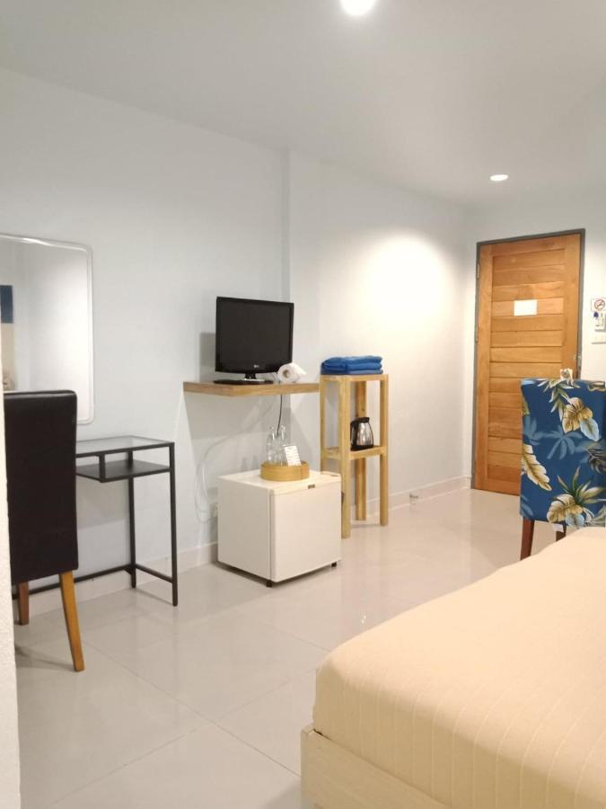 Limburi Hometel Phuket Exterior photo